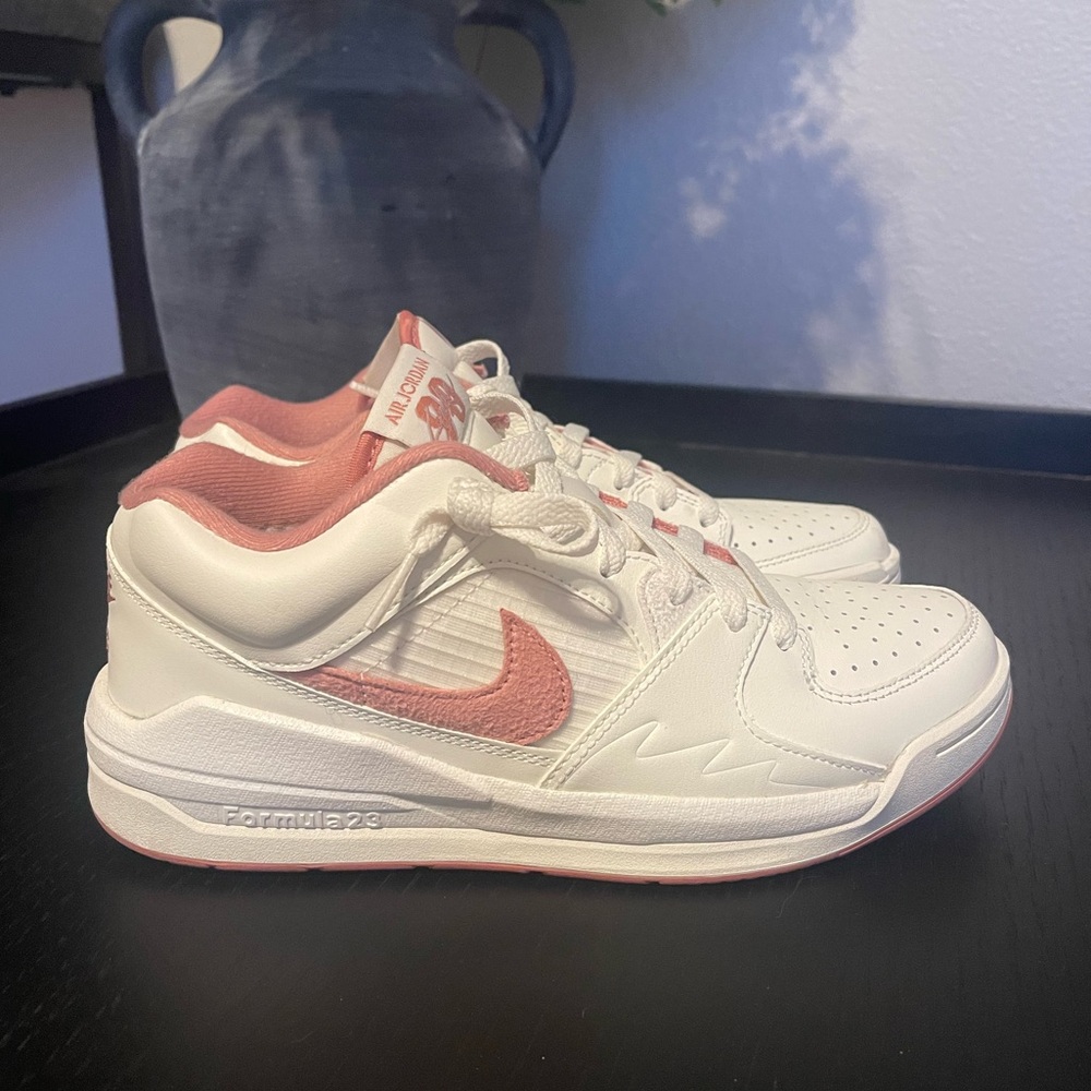 Nike • Women’s Jordon Stadium 90 Pink/White Sneakers. Size 8.5